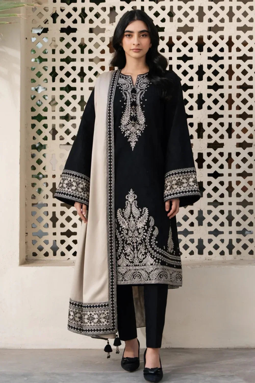 EXCLUSIVE 3PC EMBROIDERED LAWN ENSEMBLE
