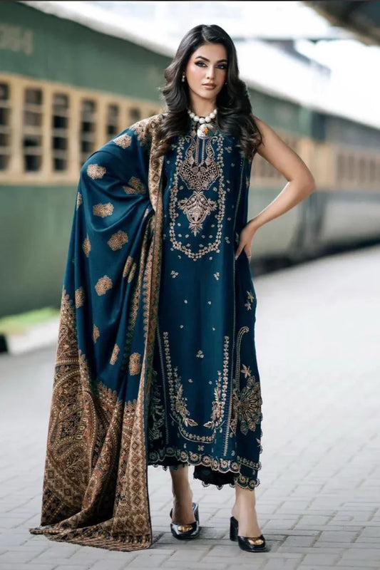 SIGNATURE LAWN EMBROIDERED 3PC SUIT