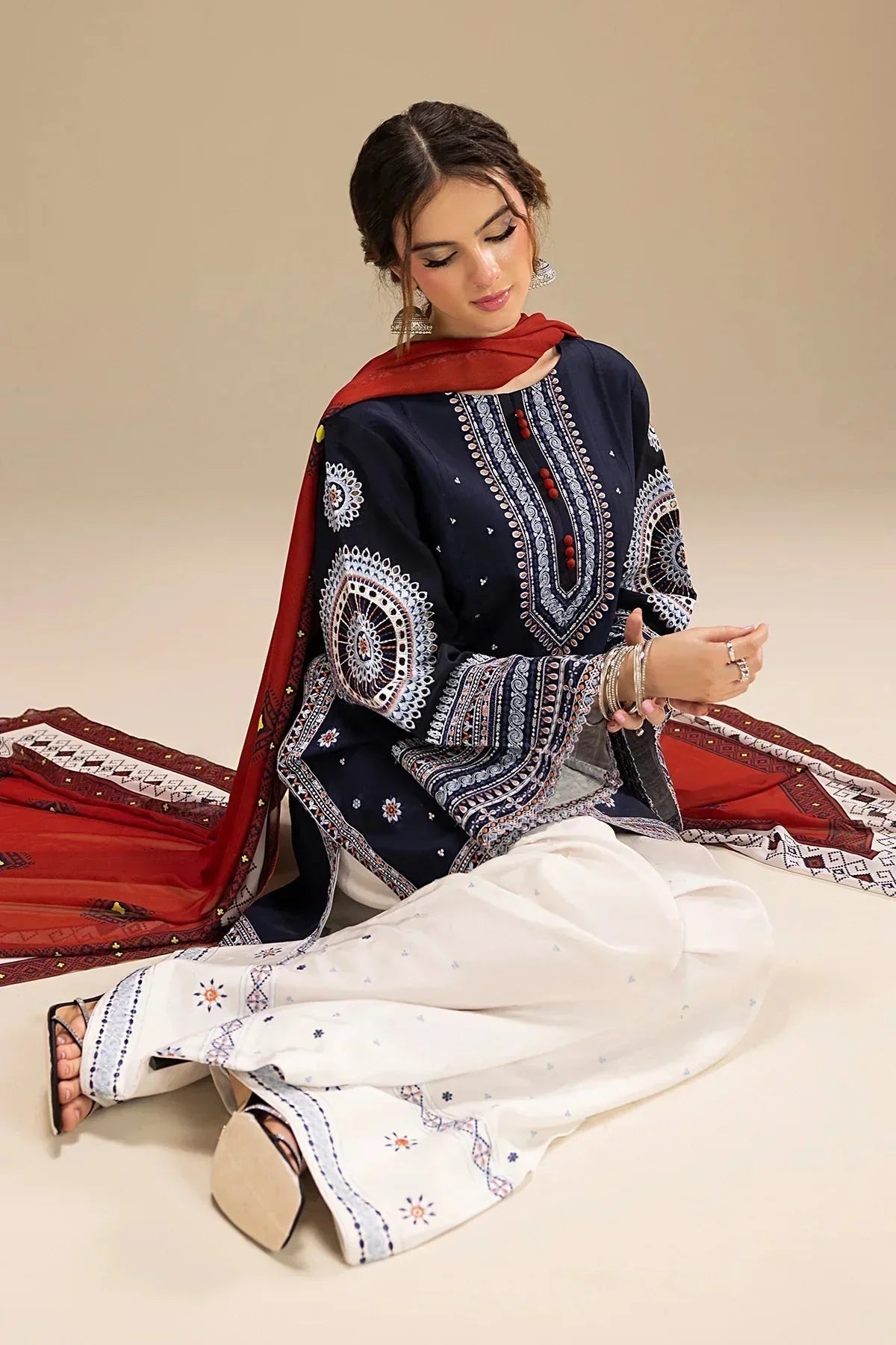 EXCLUSIVE 3PC DIGITAL PRINT LAWN ENSEMBLE