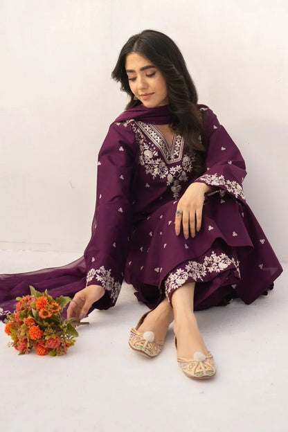 GRANDEUR LAWN 3PC EMBROIDERED SUIT