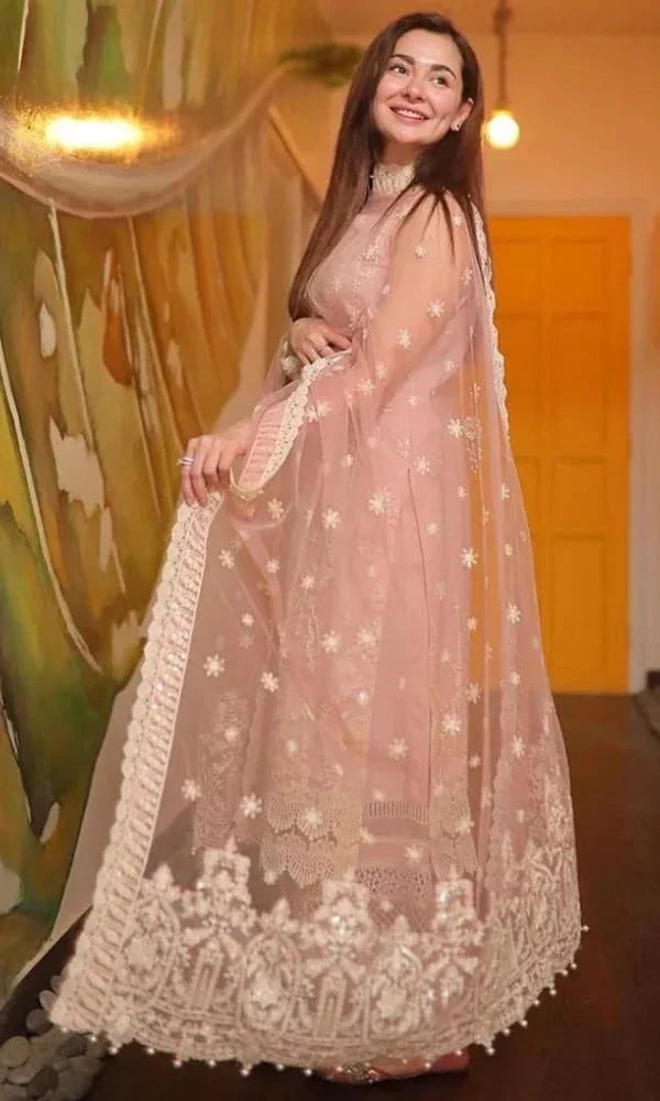SIGNATURE LAWN EMBROIDERED 3PC SUIT